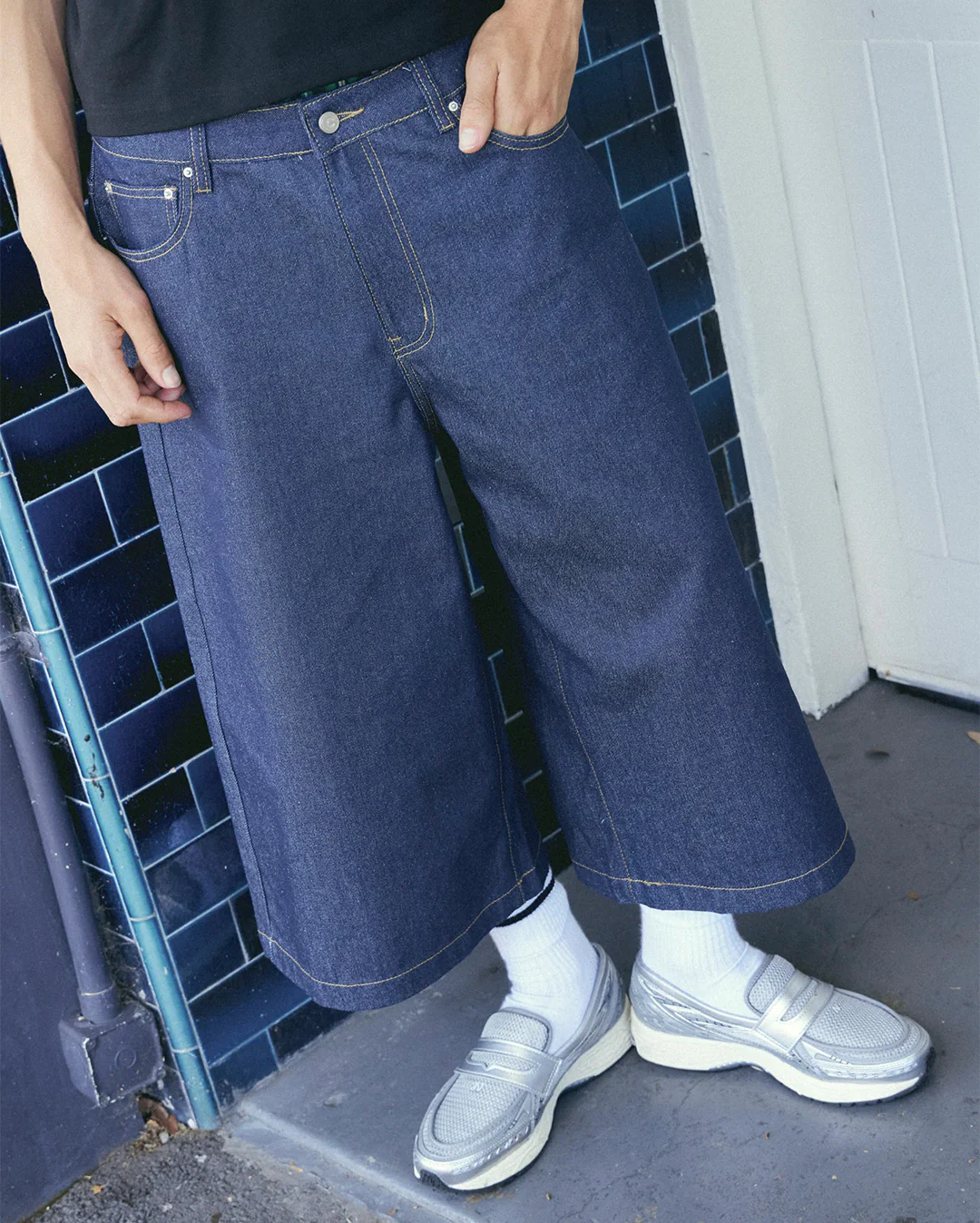 Roots Shorts - Indigo - Image 4
