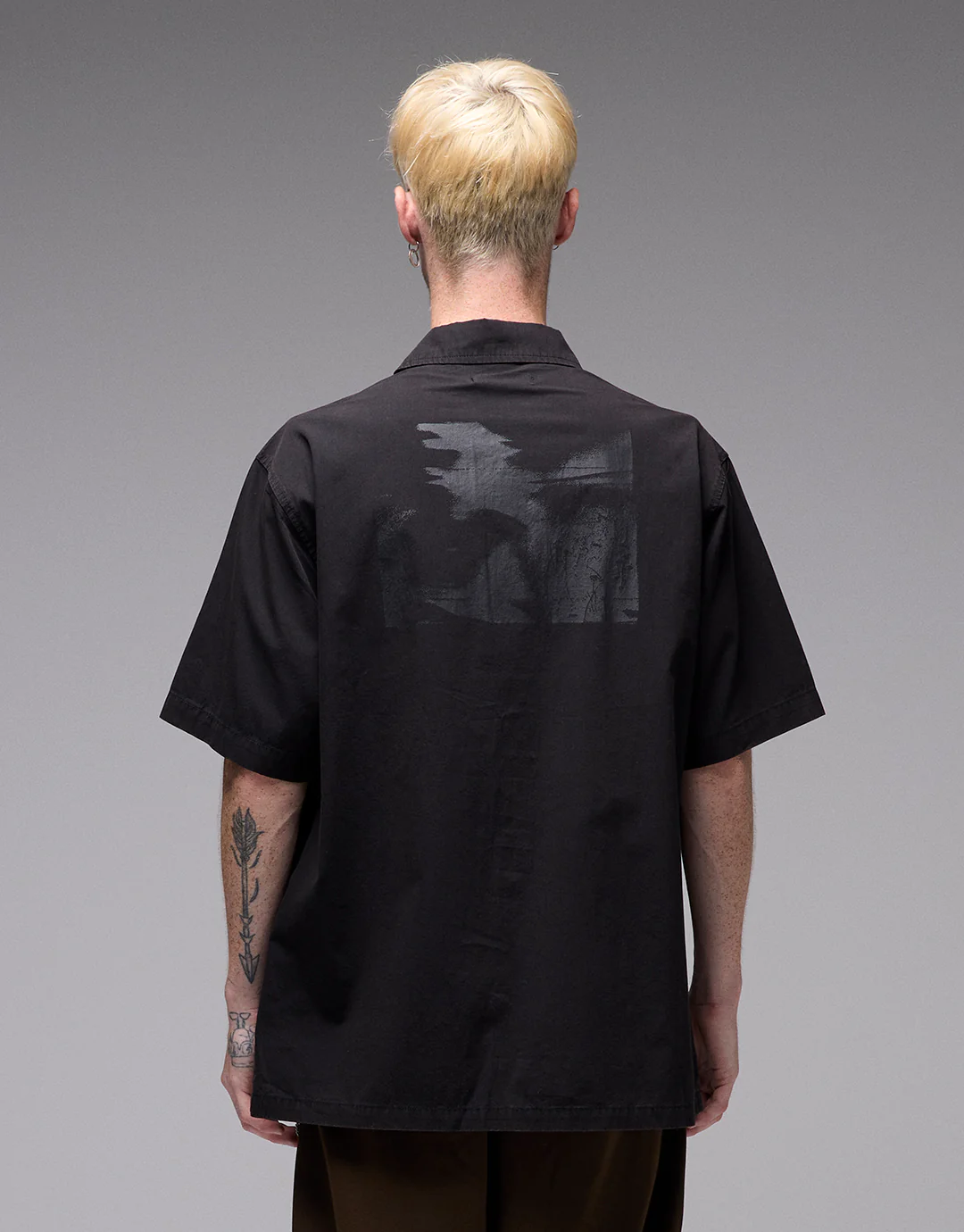 Vivian Shunning Short Sleeve Shirt - Washed Black - Image 2