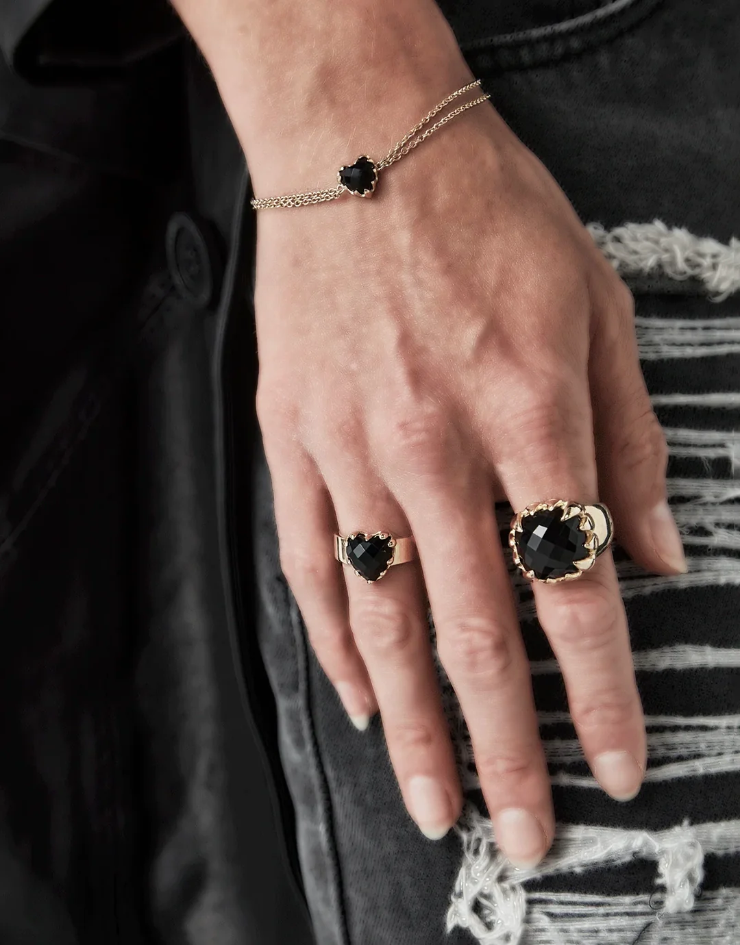 Love Claw Bracelet - Gold - Image 4