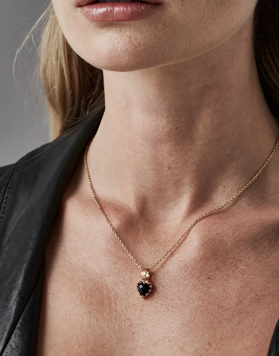 Love Claw Necklace - Gold - Image 2