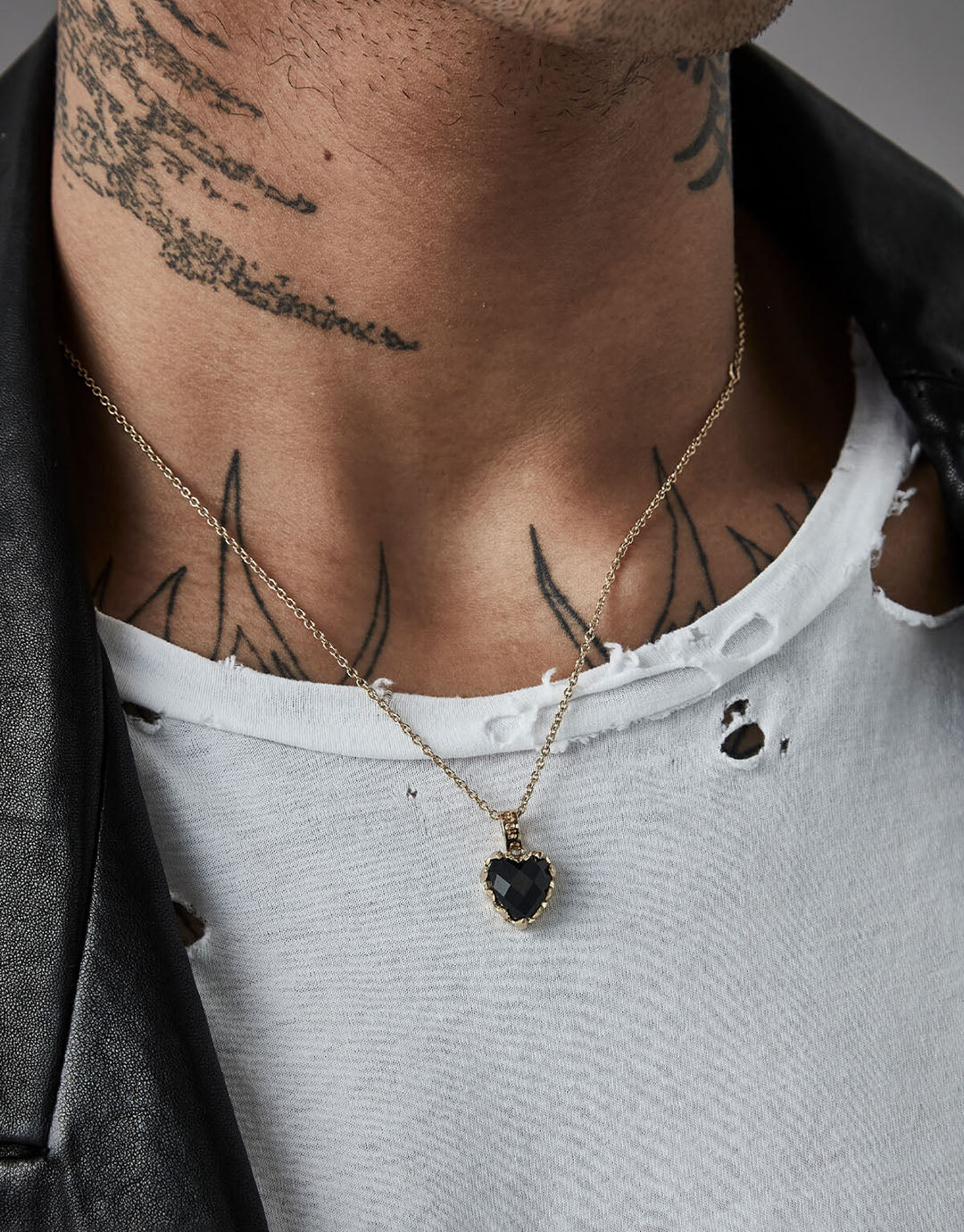Love Claw Necklace - Gold - Image 4